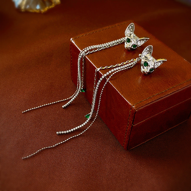 Niedliche Designer-Ohrmanschette mit langer Quaste und Katzenmotiv in Silber