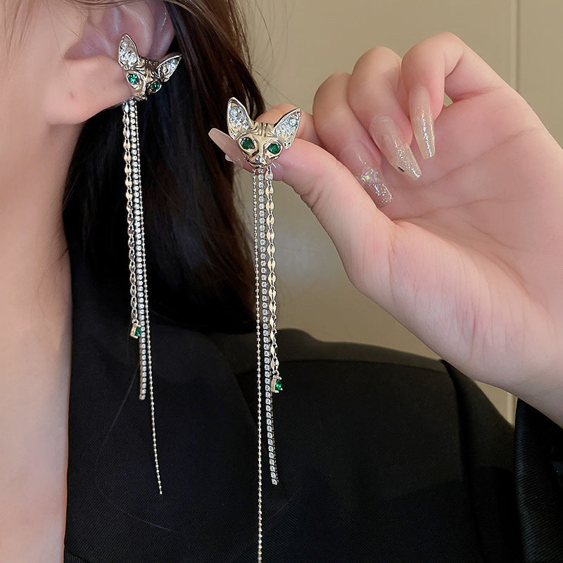 Niedliche Designer-Ohrmanschette mit langer Quaste und Katzenmotiv in Silber