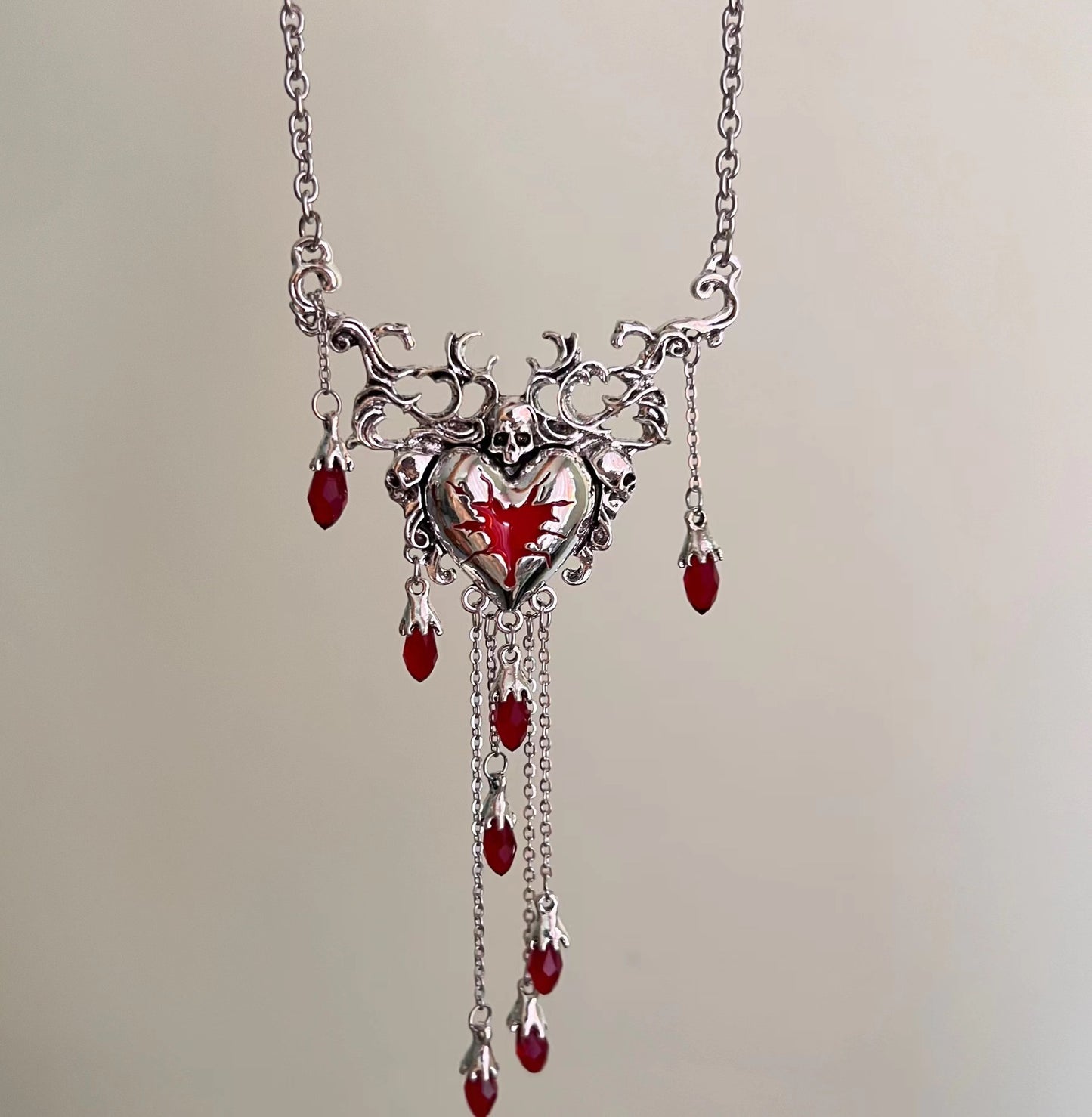 Die Hölle, das sind die anderen. Halskette