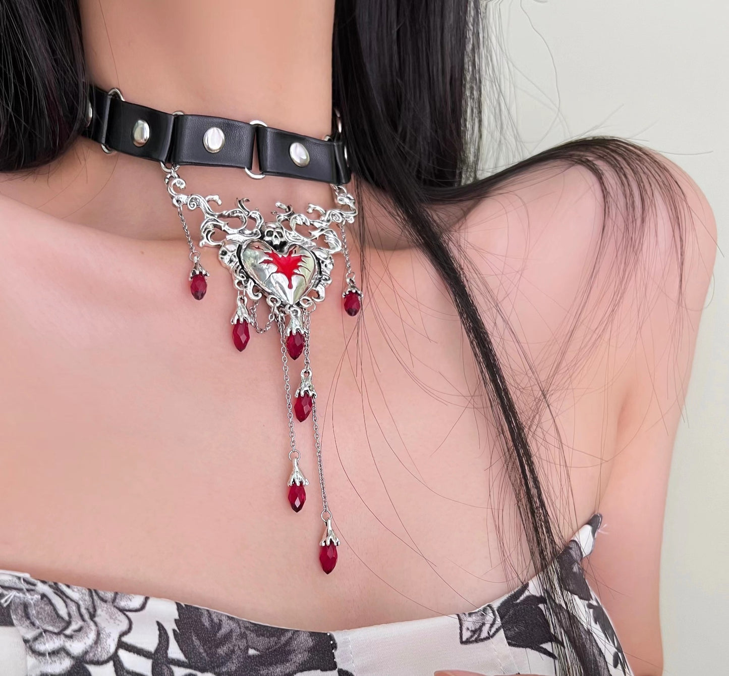 Die Hölle, das sind die anderen. Halskette