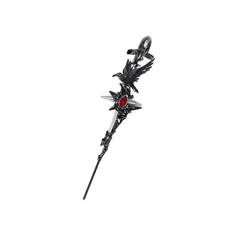 Schwarzer Rabe, Roter Strass-Ohrring