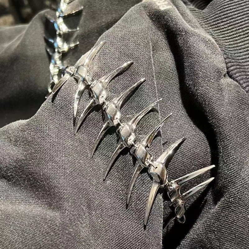 Schickes Unisex-Armband aus silbernem Dornenfischgrätenmuster