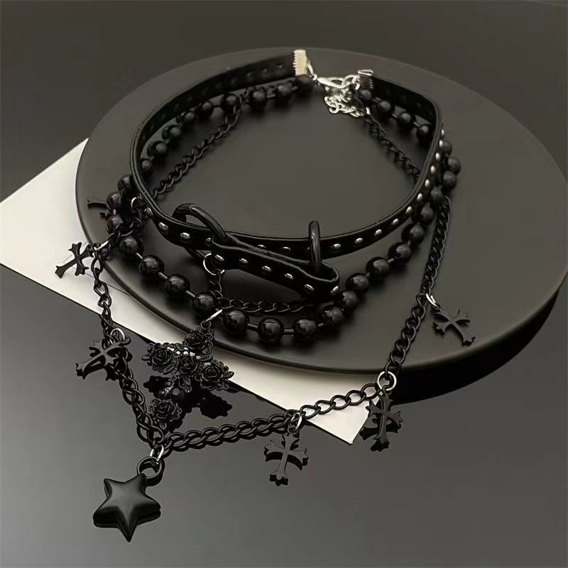 Y2K Gothic Doppelreihige Choker Halskette mit schwarzem Stern und Kreuzperlen