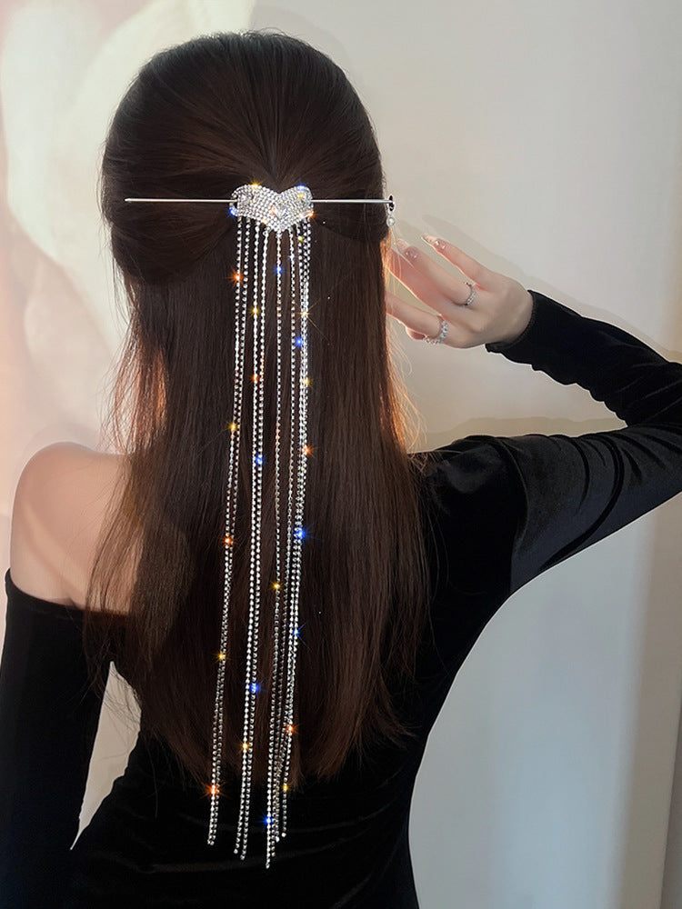Schicke, glänzende, herzförmige Haarnadel für Damen mit Strasssteinen und superlanger Quaste