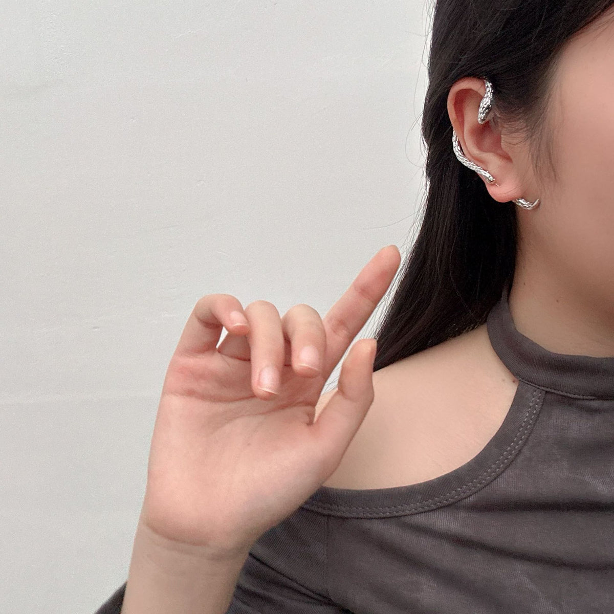 Paire de boucles d'oreilles manchette "Serpent Gothique" avec piercing d'oreille en forme de croix