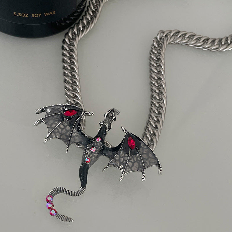 Schicke Designer-Brosche mit Drachen-Anhänger aus Silber