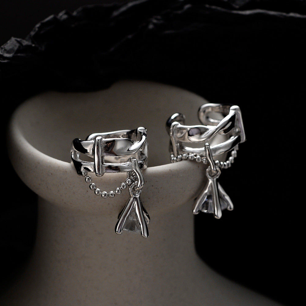 Wunderschöner Ohrring aus S925er Silber mit glänzenden Strasssteinen (einzeln)