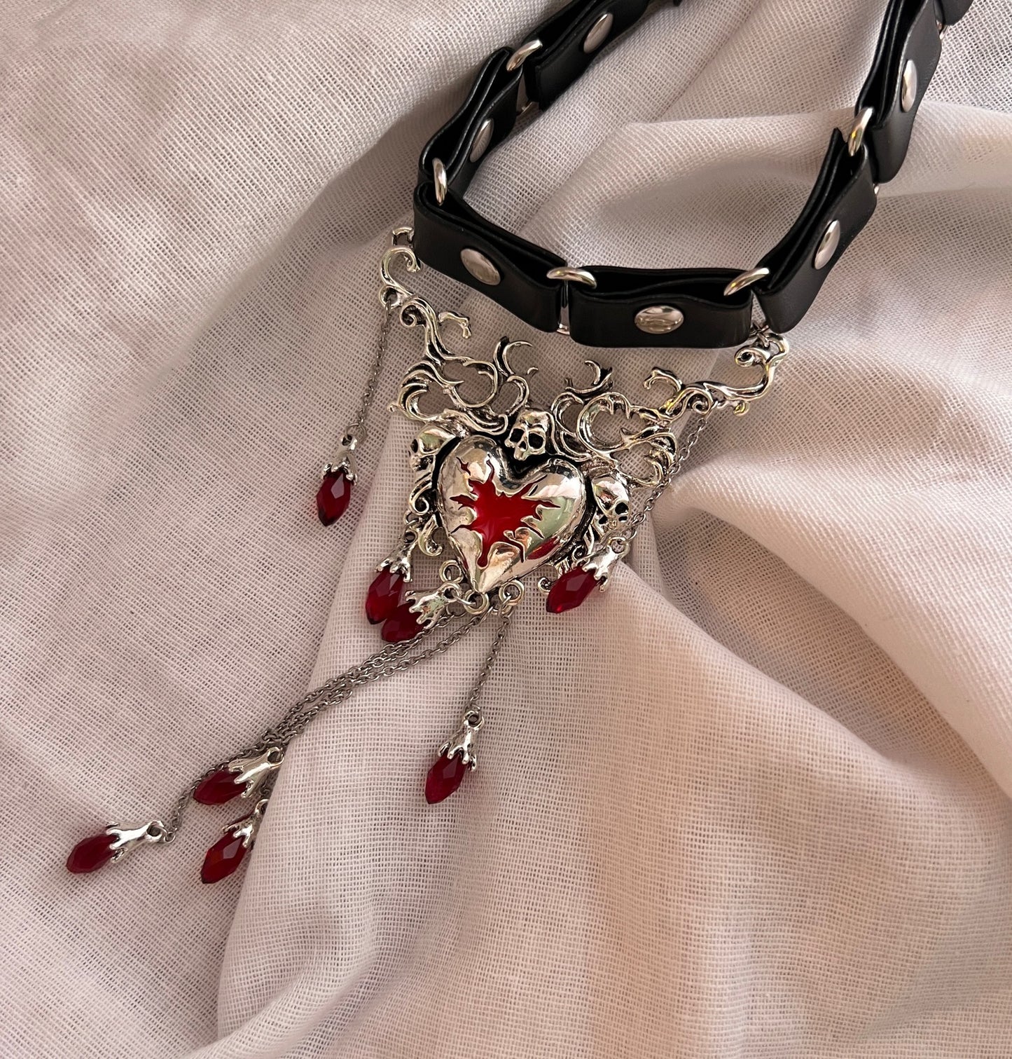 Die Hölle, das sind die anderen. Halskette