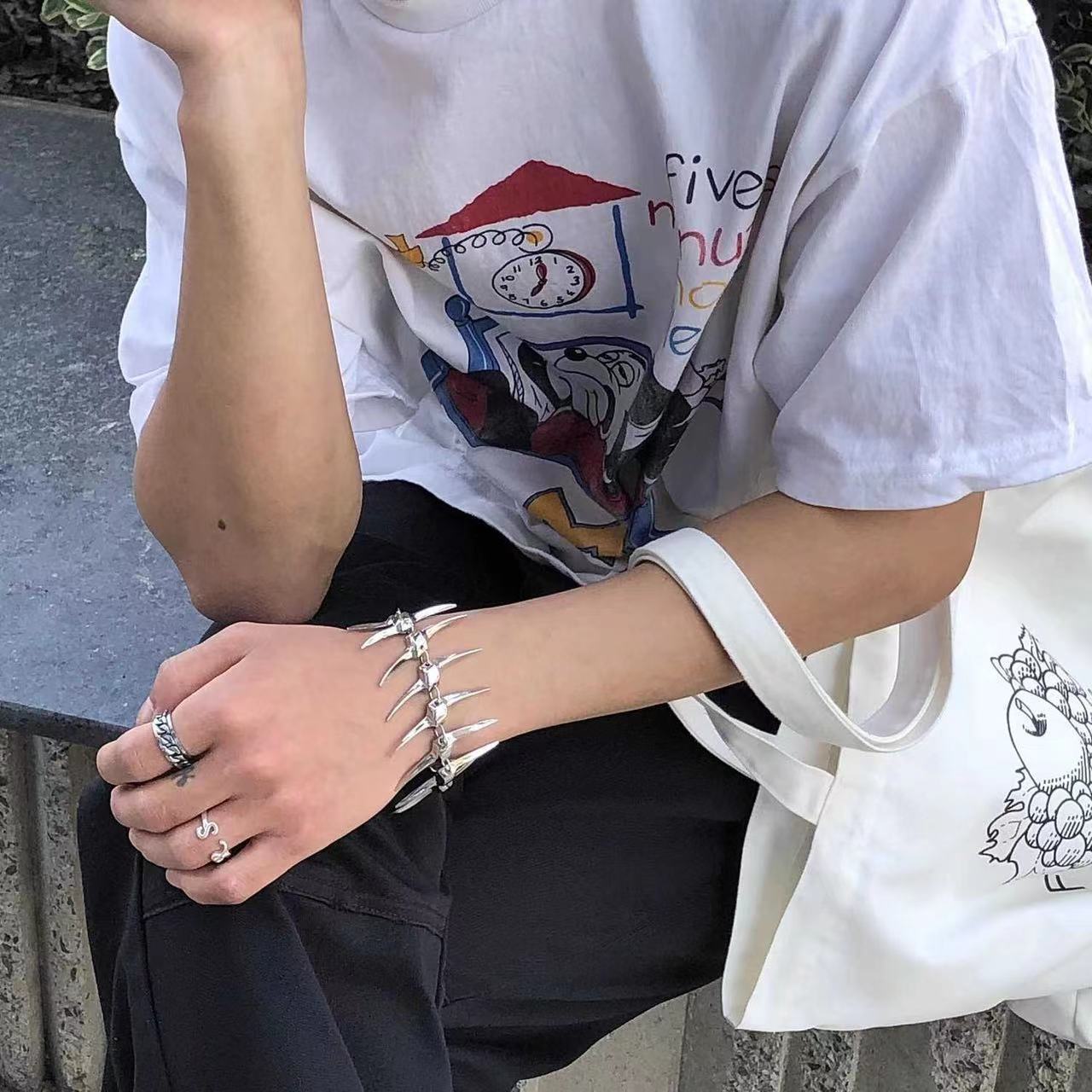 Schickes Unisex-Armband aus silbernem Dornenfischgrätenmuster