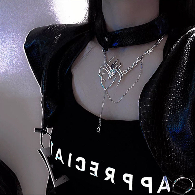 Schicke silberne Spinnenhalskette für Unisex