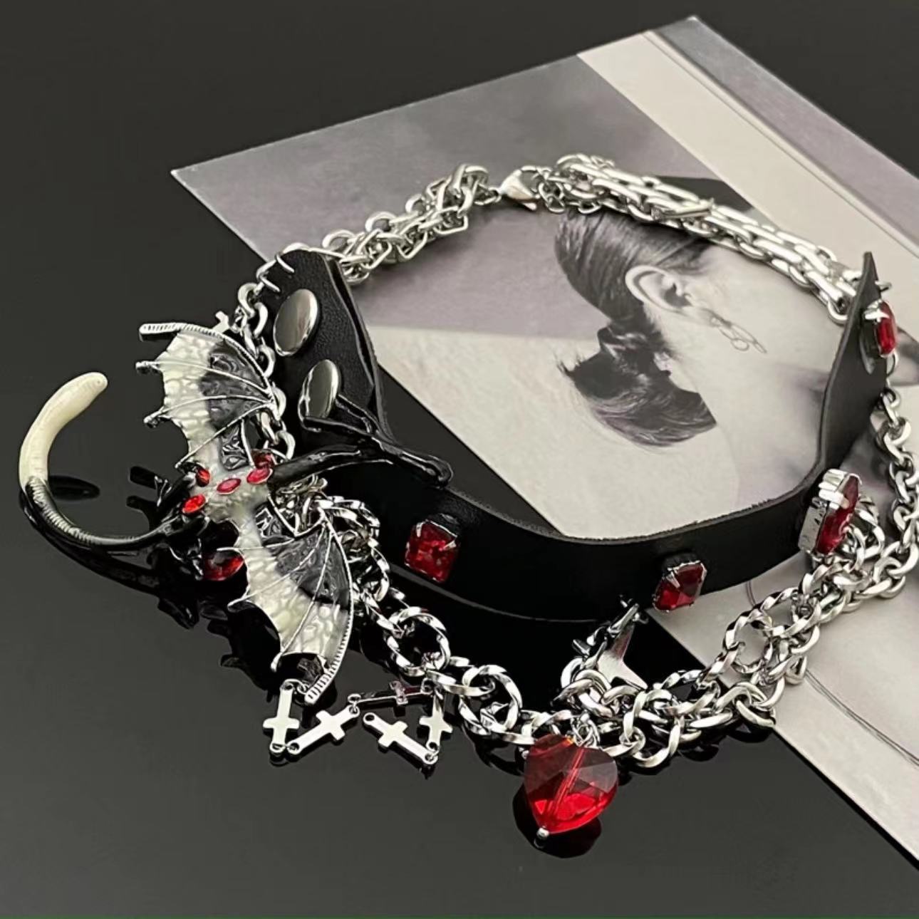 Gothic Fly Dragon Rot Strass Quaste Leder Halsband Halskette
