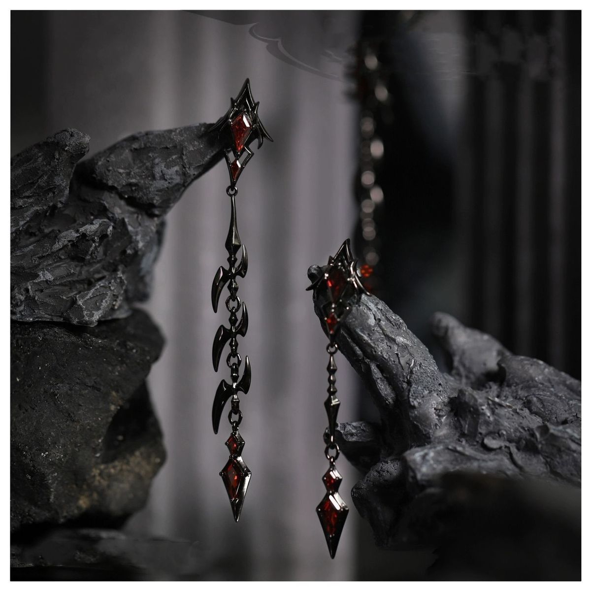 Goth Vampire Thorny Crimson Descent Stud Earring for Arlecchino