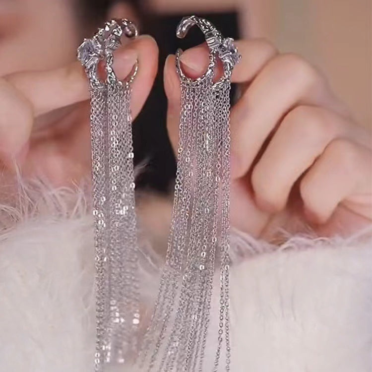 Silberne Ohrmanschette mit langer Quaste und Strasssteinen für Damen (kein Ohrlochstechen)