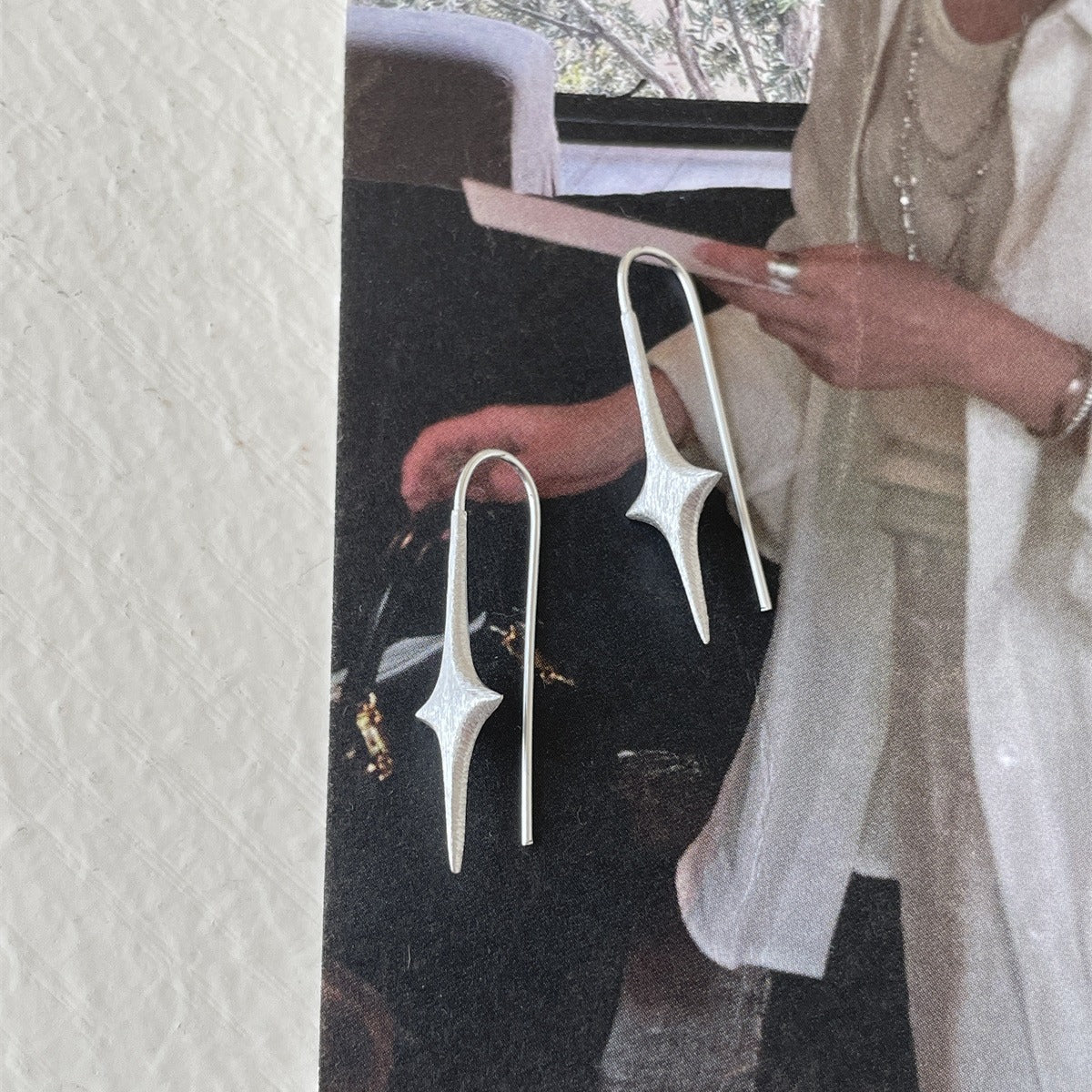 Designer-Ohrhänger mit Stern-Anhänger in Silber