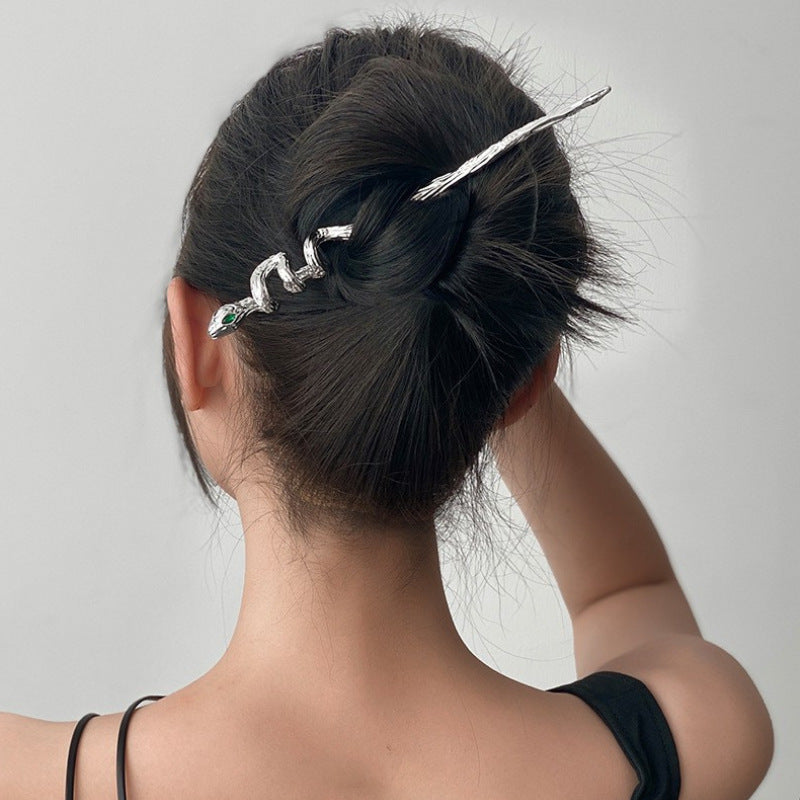 Lange Designer-Haarnadel in Schlangenform