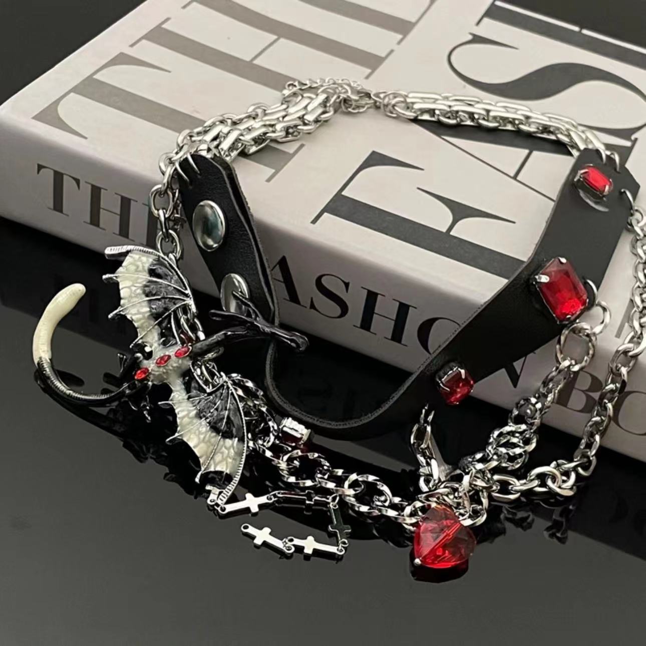 Gothic Fly Dragon Rot Strass Quaste Leder Halsband Halskette