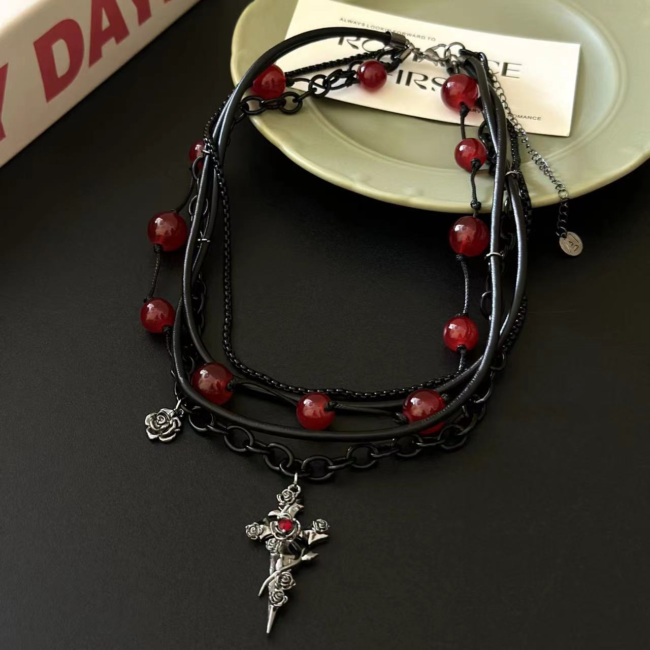 Y2K Dark Gothic Rose Kreuz Rote Perlen Choker Halskette