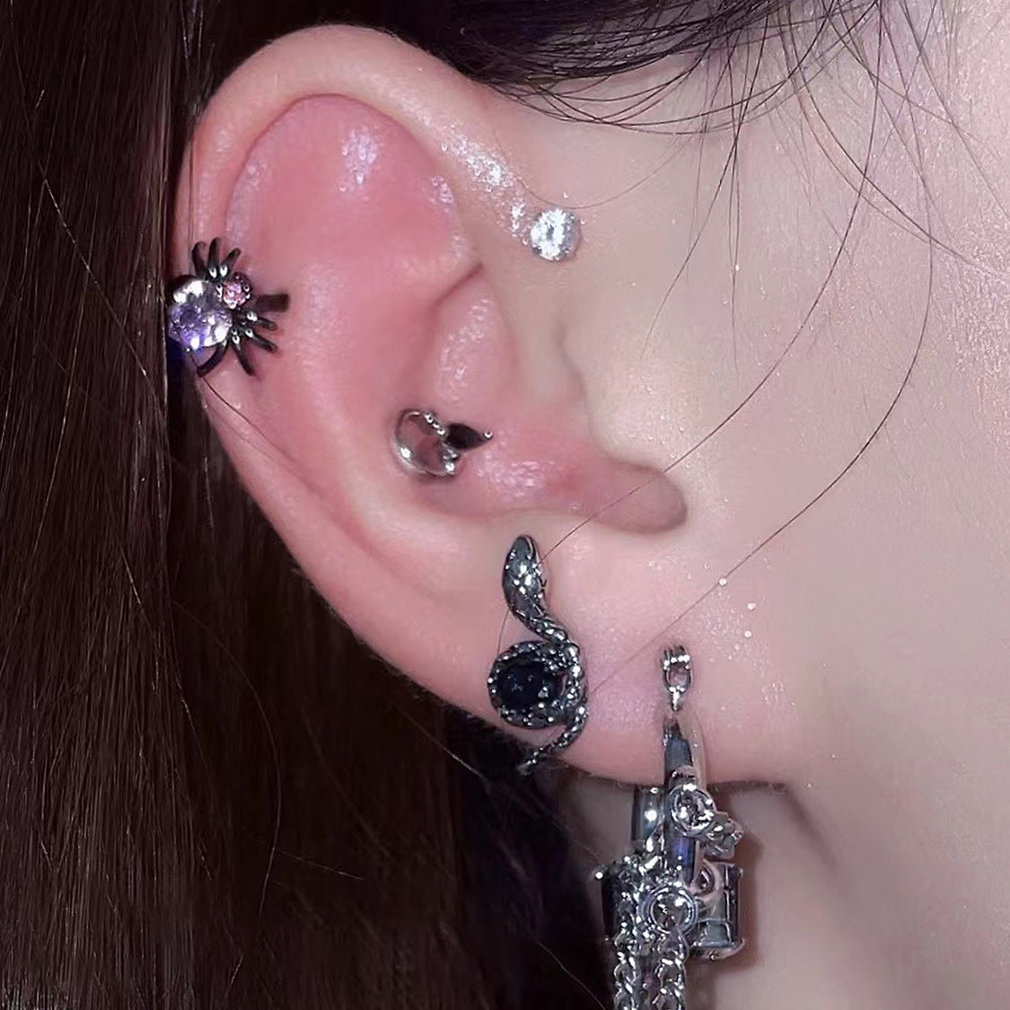 Süße Y2K süße kleine Spinnenknorpel Ohrstecker (ein Paar)