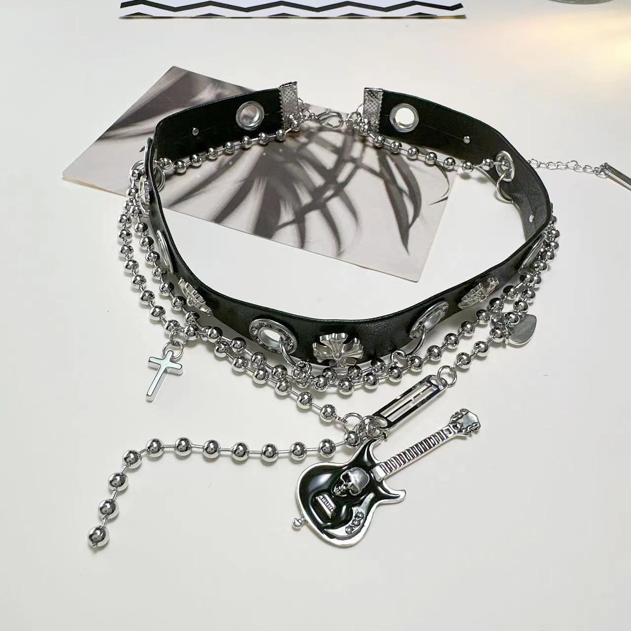 Designer-Gitarren-Halsband im Gothic-Stil