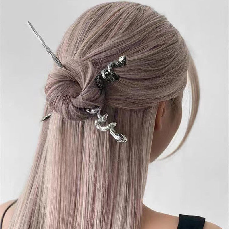 Lange Designer-Haarnadel in Schlangenform