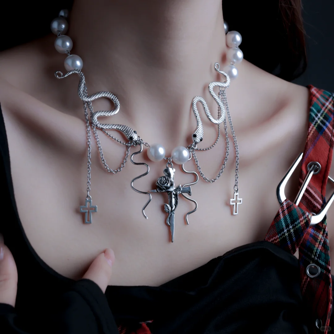 Y2K Gothic Stil Doppelte Schlangen- und Kreuzperlenkette