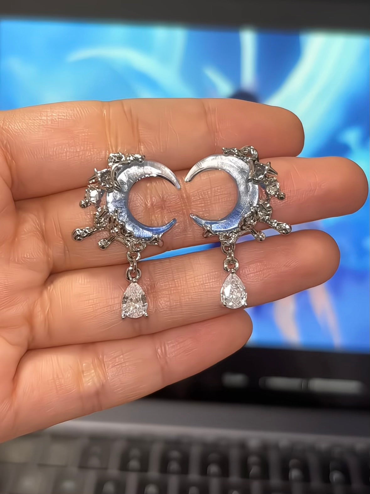 Boucles d'oreilles clous en strass Blue Moon Y2K pour Columbina