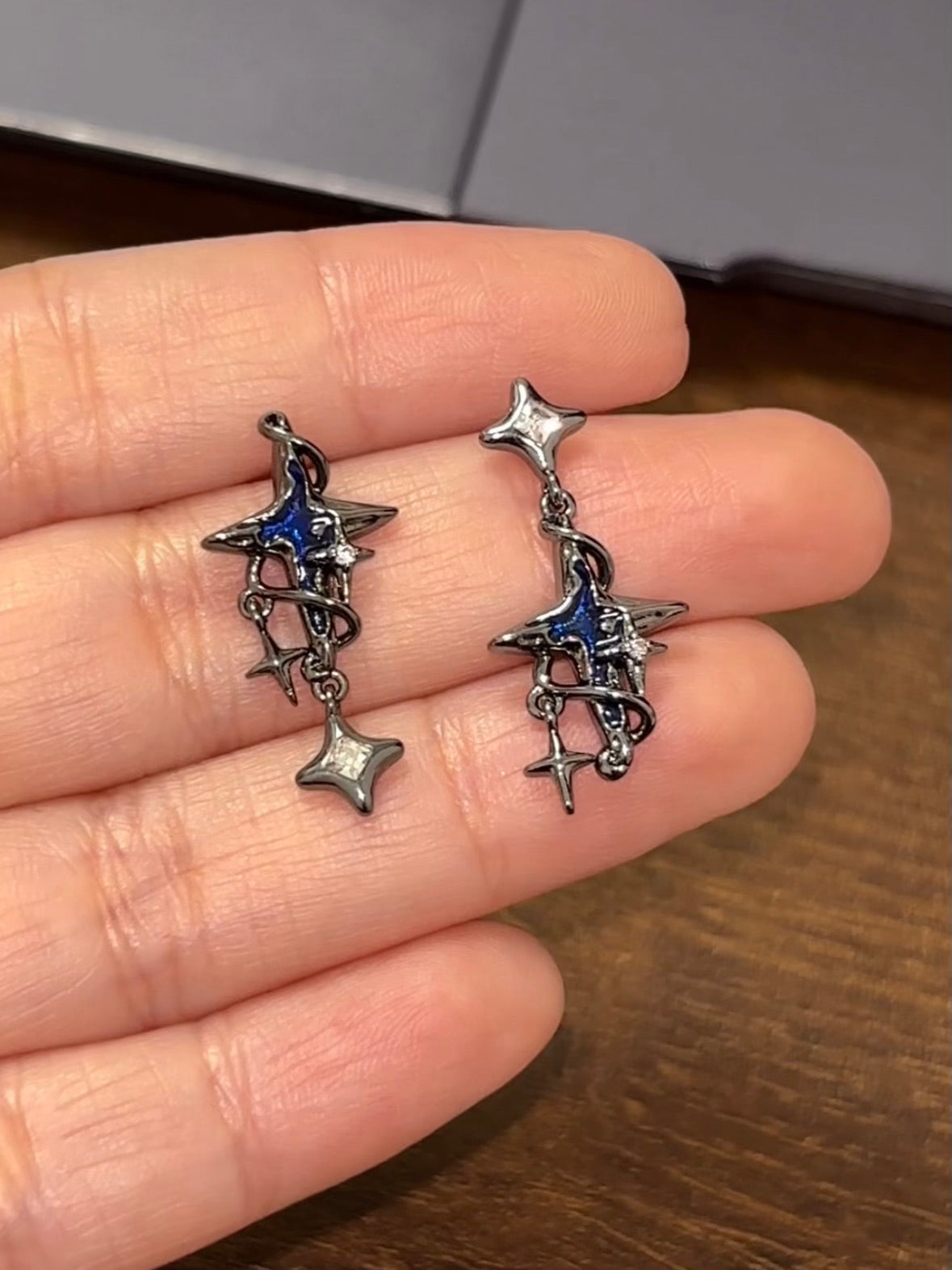 Goth Dark Blue Star Asymmetric Stud Earrings For Dainsleif