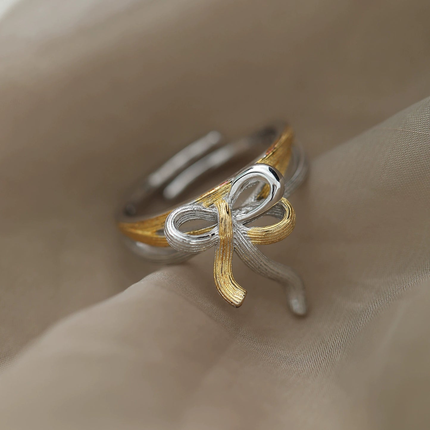 Süßer S925 Silbergold-Ring mit Schleife
