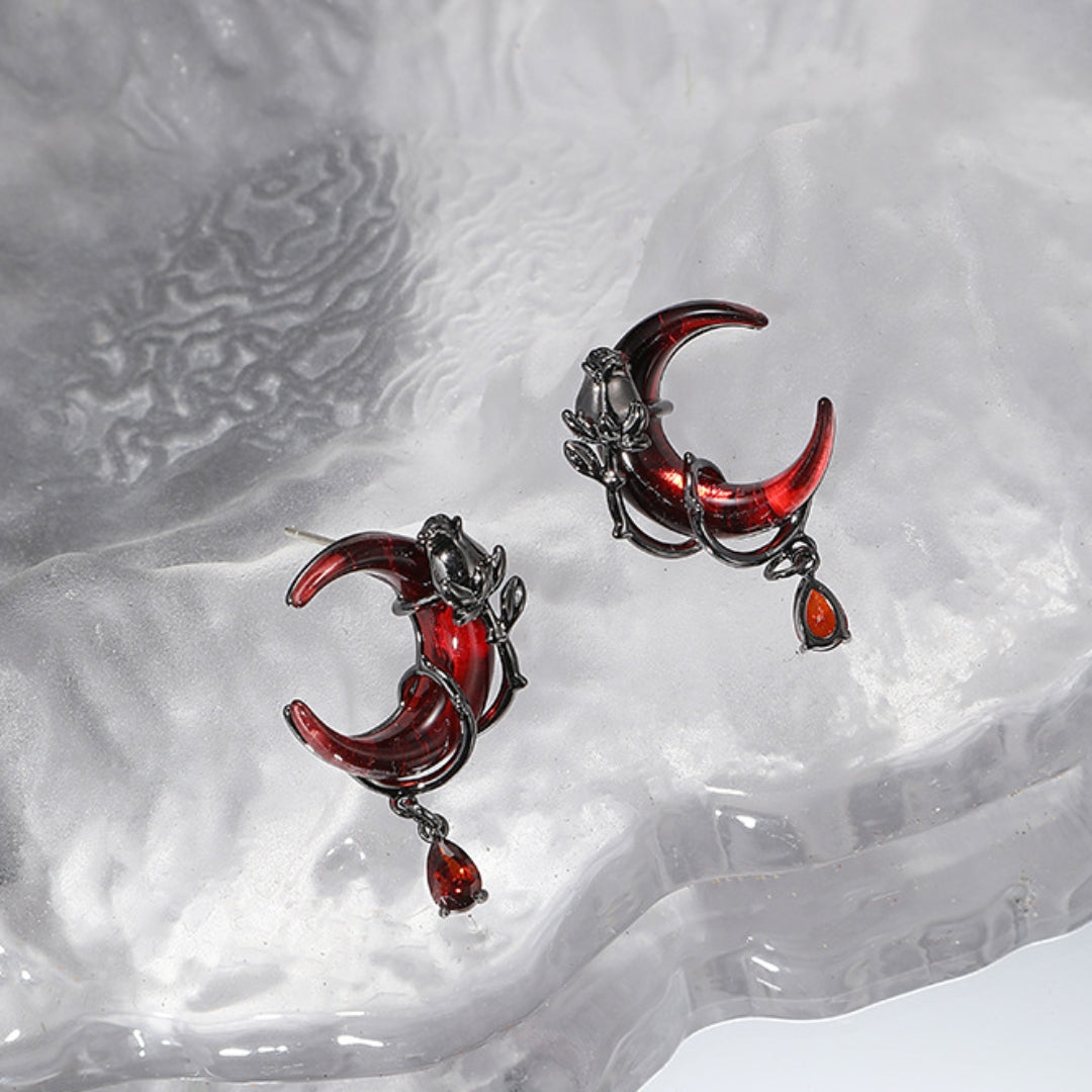 Ohrstecker „Dunkelroter Halbmond &amp; schwarze Rose“