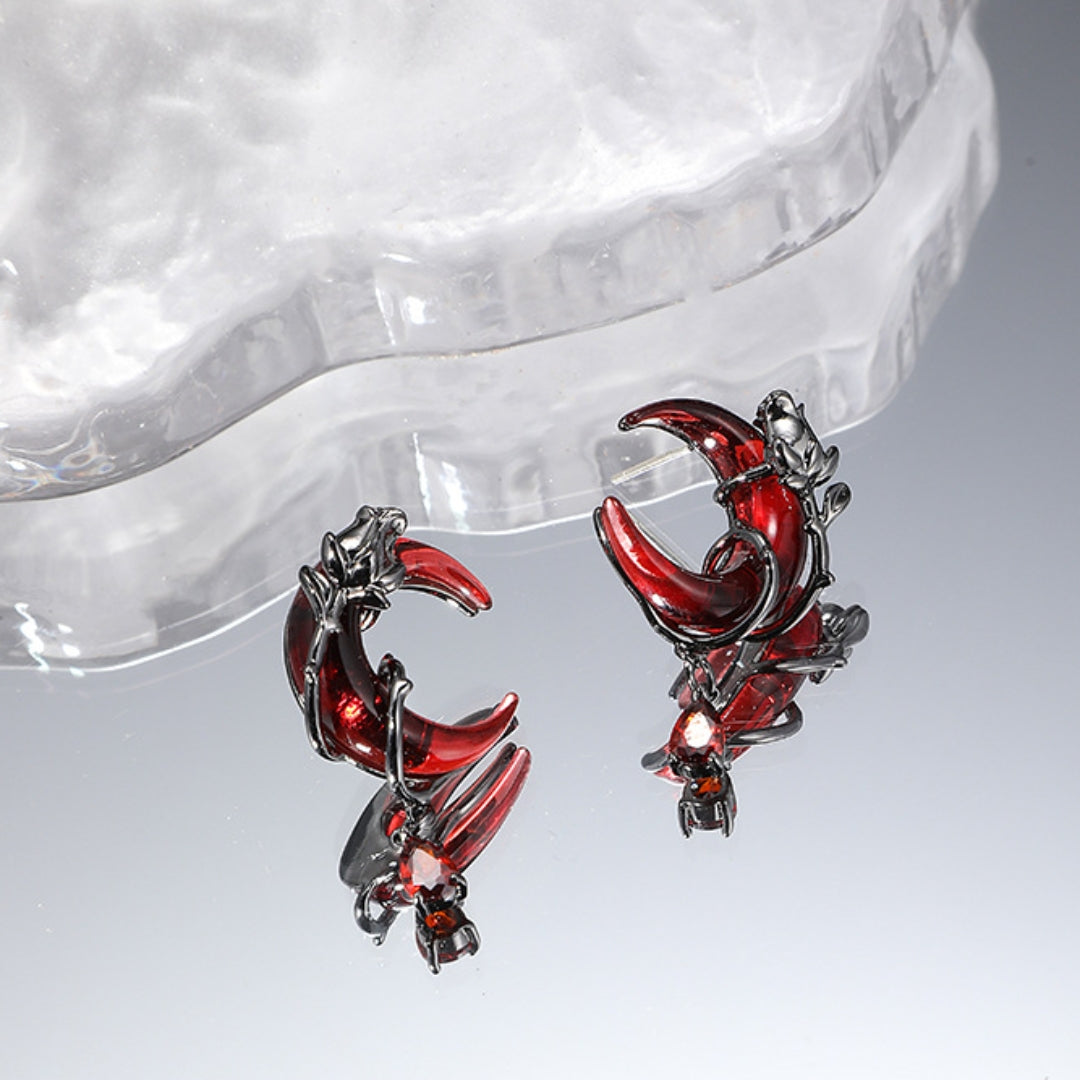 Ohrstecker „Dunkelroter Halbmond &amp; schwarze Rose“