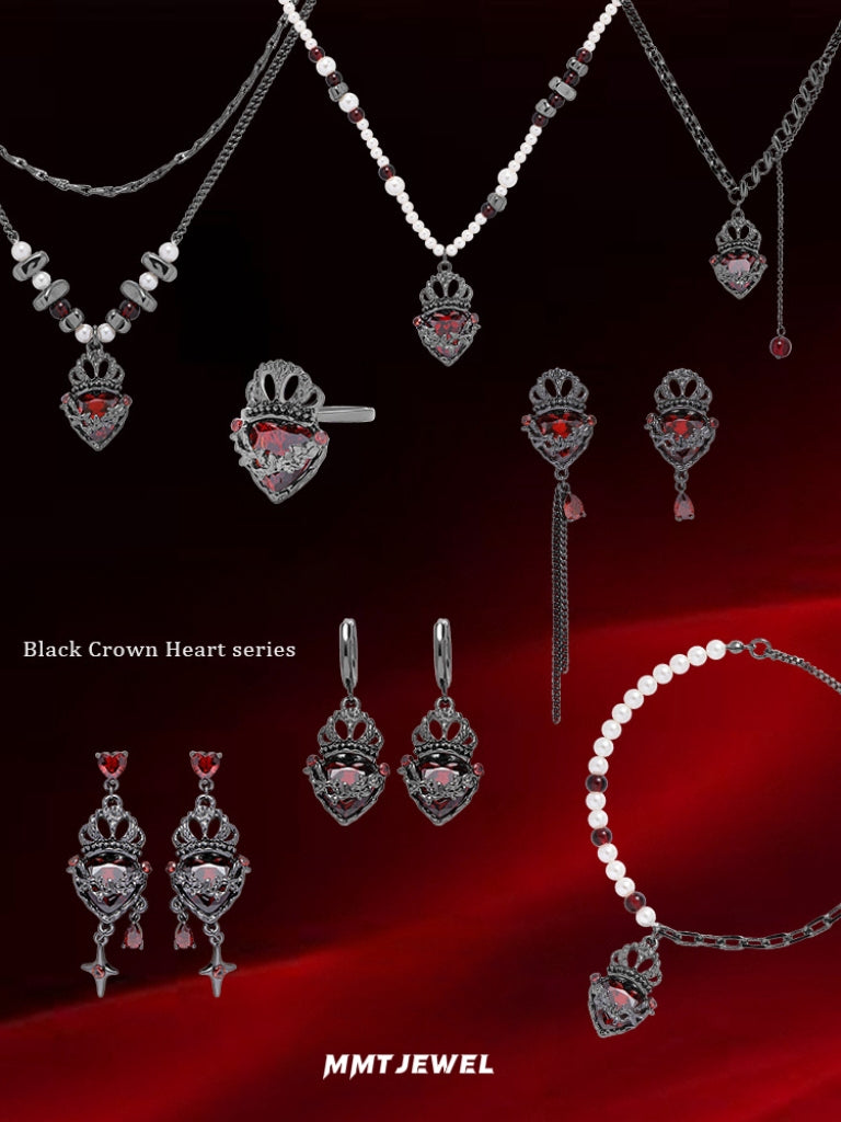 Gothic Girl Schwarze Krone Herz Weiße Perlenkette