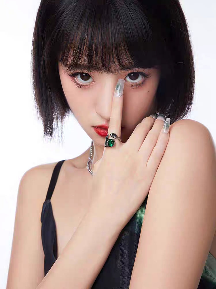 Offener Ring im Gothic Dark Style mit geschnitztem Grün