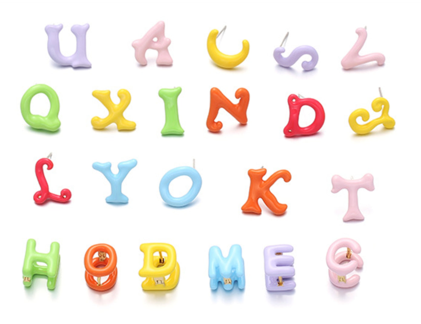 Süße Ohrstecker mit bunten Buchstaben im Y2K-Stil (einzeln)