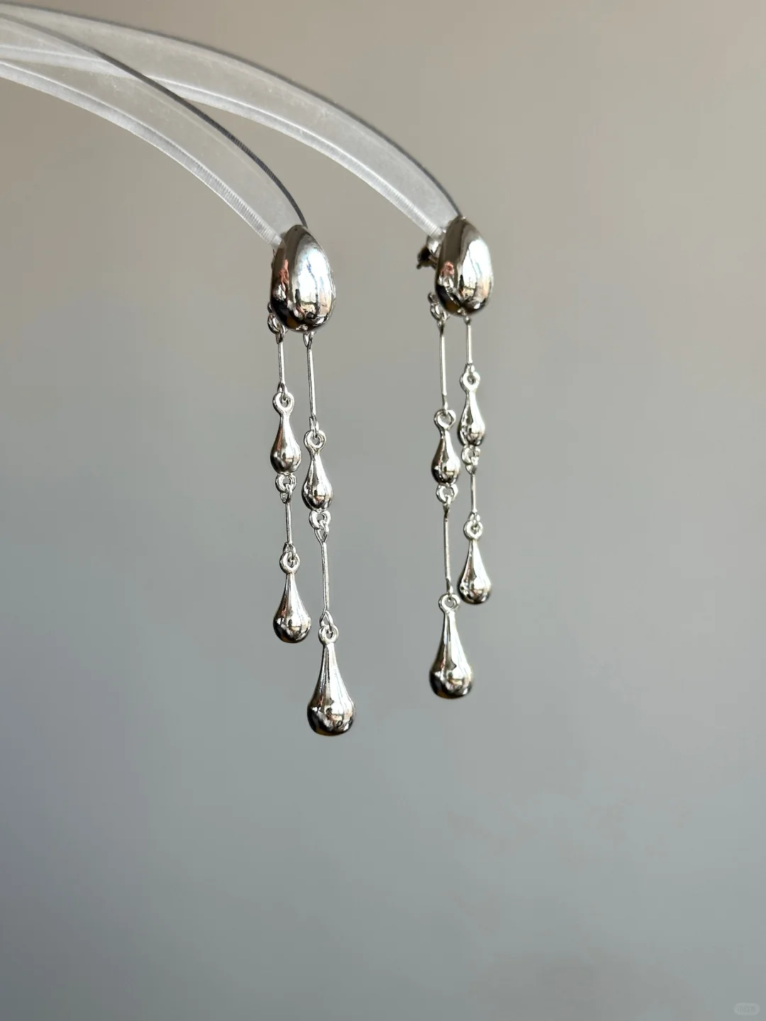 Designer-Ohrstecker mit Quasten vorne und hinten