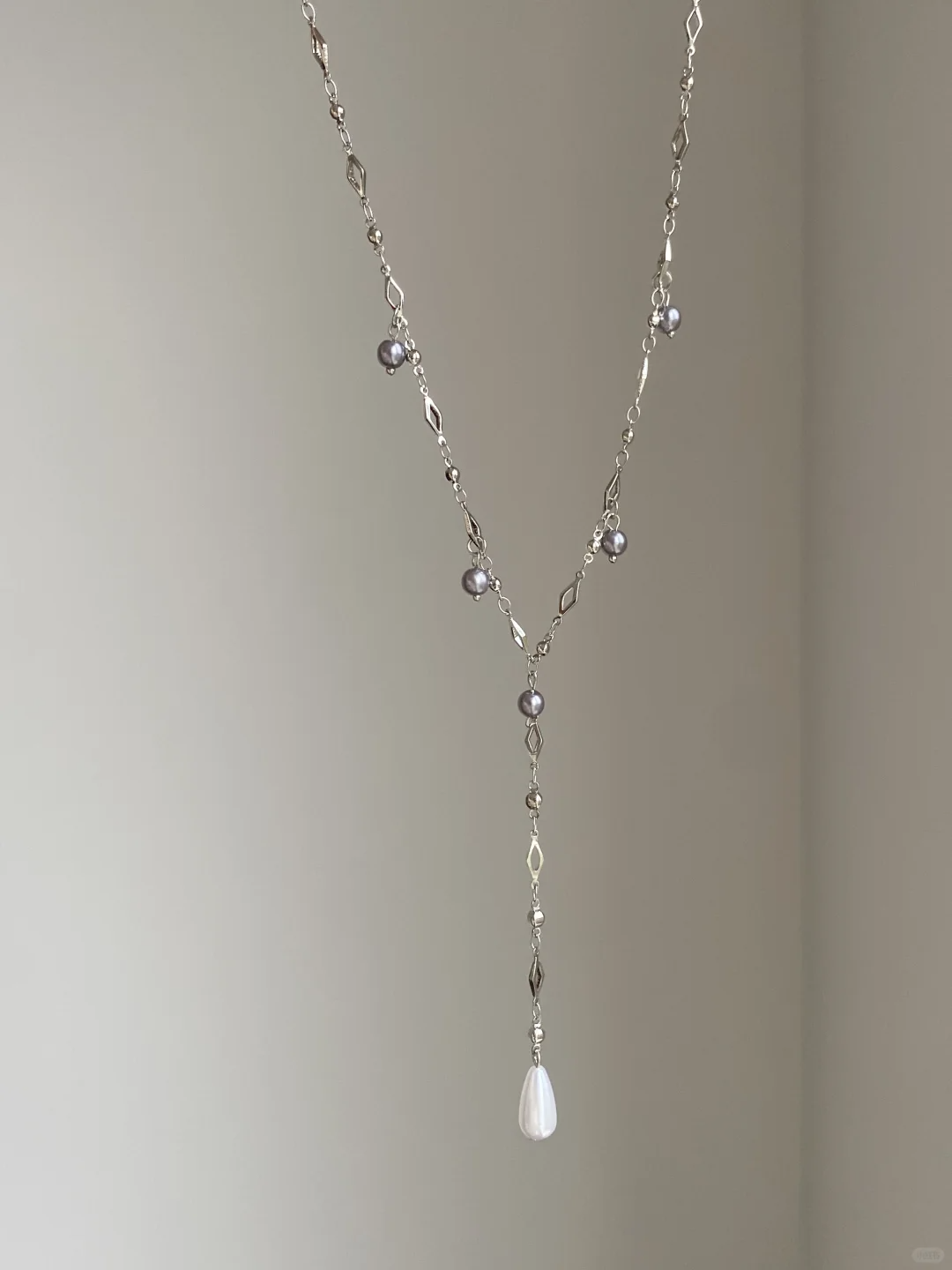 Quadratische Zirkon Silbergraue Perlen Mehrschichtige Halskette