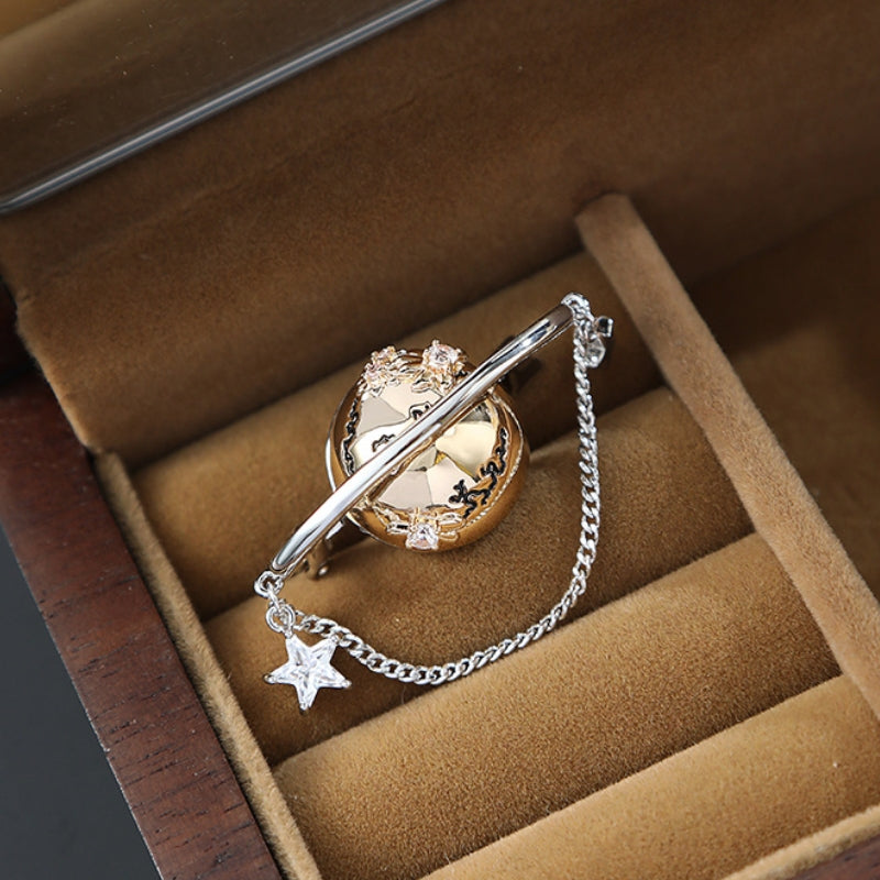 Niedliche goldene Stern-Planeten-Brosche