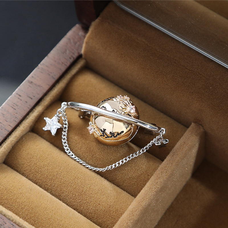 Niedliche goldene Stern-Planeten-Brosche