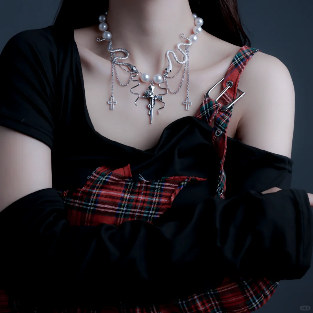 Y2K Gothic Stil Doppelte Schlangen- und Kreuzperlenkette