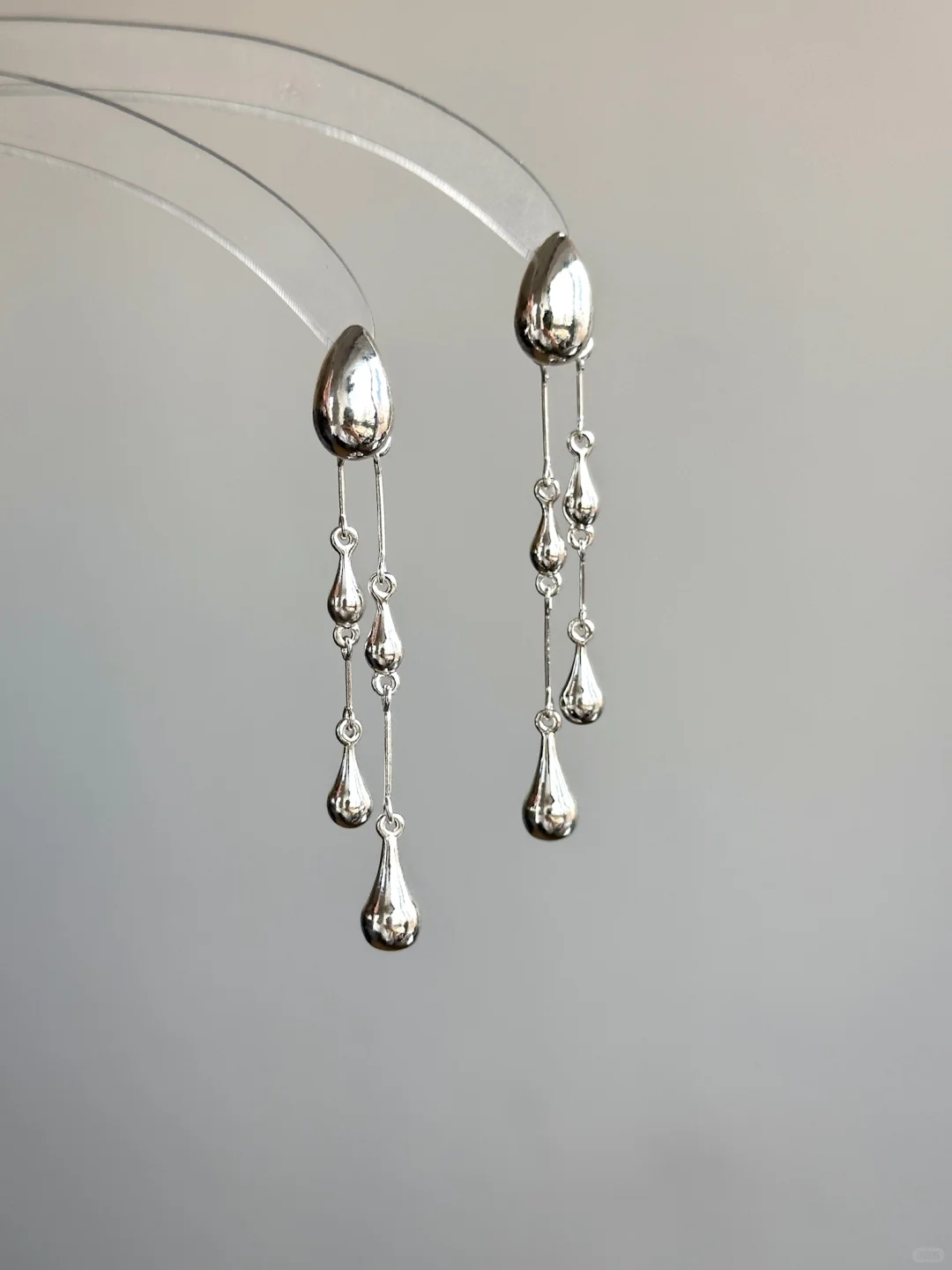 Designer-Ohrstecker mit Quasten vorne und hinten