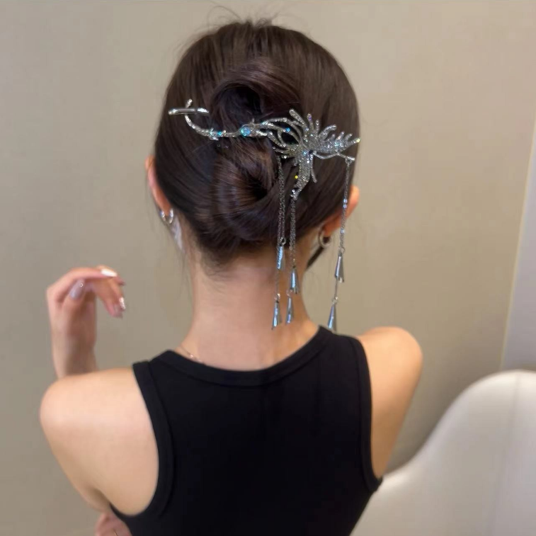 Schicke Haarnadel mit Schmetterlings-Strass und glänzender Quaste für Damen
