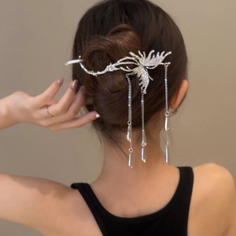 Schicke Haarnadel mit Schmetterlings-Strass und glänzender Quaste für Damen