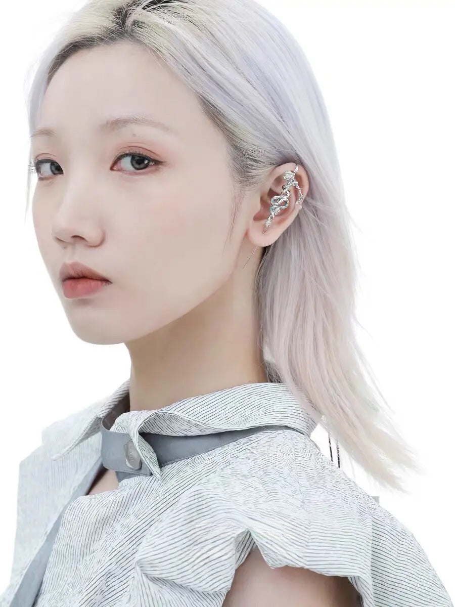 BAIZHU Schicker Designer-Ohrstecker mit Slytherin-Rosen- und Blumenschwert