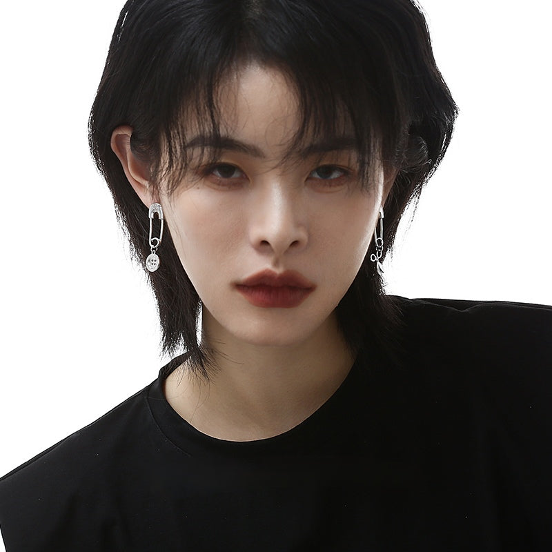 Designer Unisex Asymmetrische Ohrstecker aus Metall