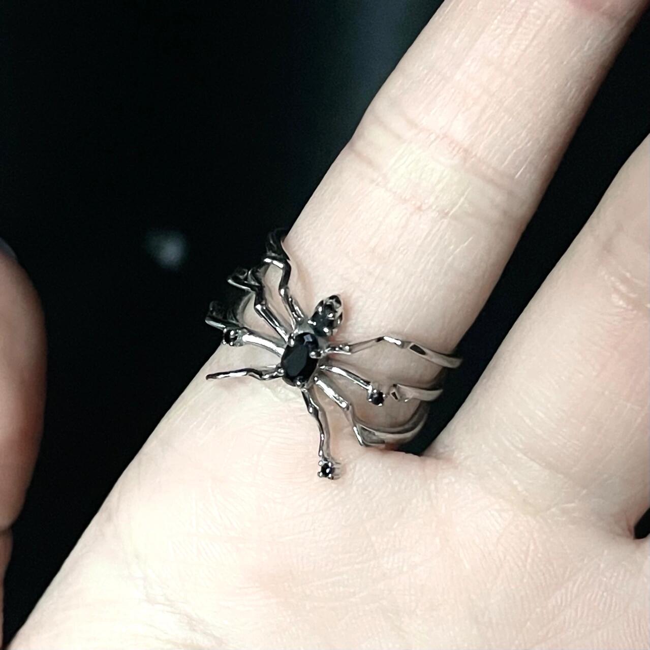 Schicker Spinnenring und Nagelring im Unisex-Punk-Stil